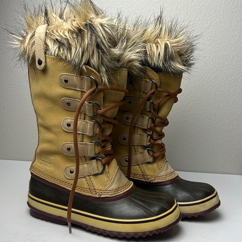 Women Sorel Waterproof Winter boots size 6